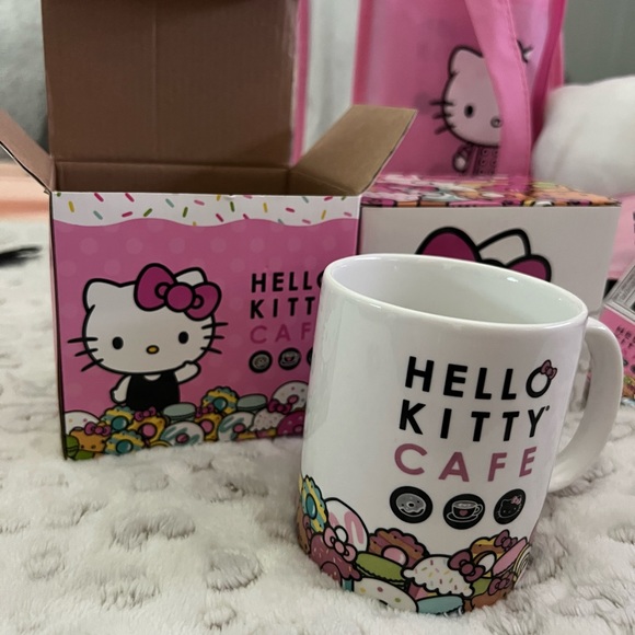 Hello Kitty items from Hello Kitty Cafe Truck from 2017 - Picture 13 of 16